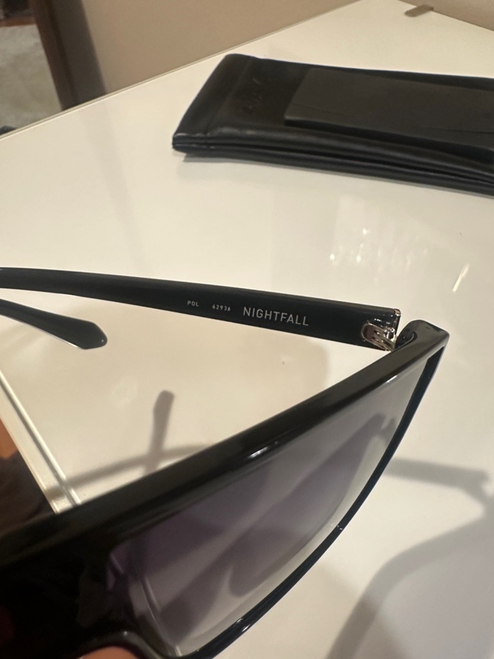 Quay Australia Oversized Shield Sunglasses in Black - Picture 3 of 4